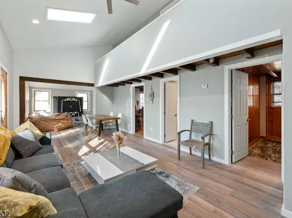 72 E Shore Rd, Jefferson Twp., NJ 07849