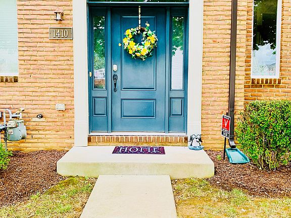 Stunning 4 level townhome. Location is truly INCREDIBLE!