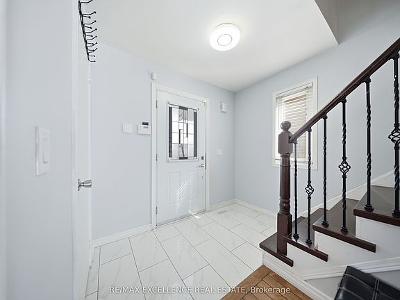 2nd image of 46 Nectarine Cres