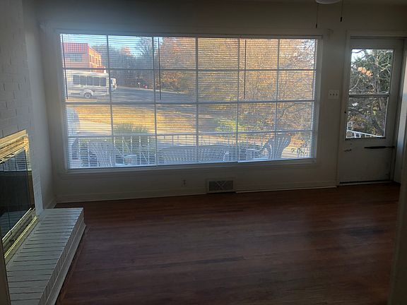 3rd image of 109 Redwood Dr