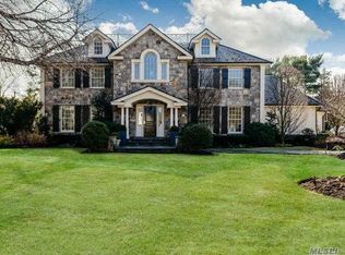 190 Walnut Ln, Manhasset, NY 11030