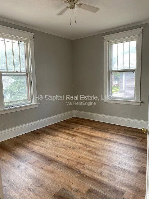 2 bed, 1.0 bath, $995 — Photo 2