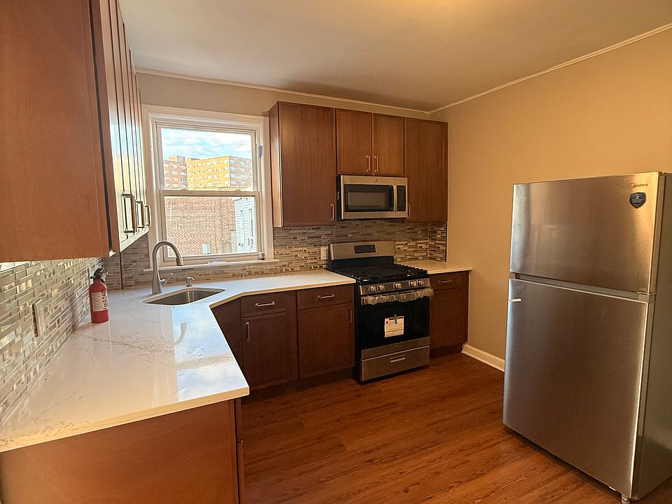 1st image of 17 Maple Ave APT 2