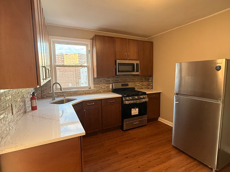 17 Maple Ave #2