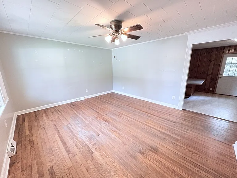 650 Berkeley Dr — Photo 2