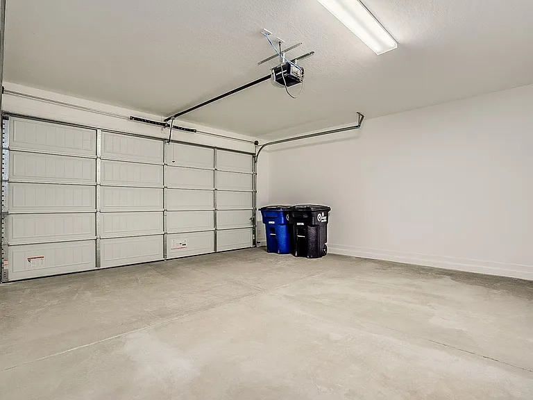 4742 E Tremaine Ave — Photo 32