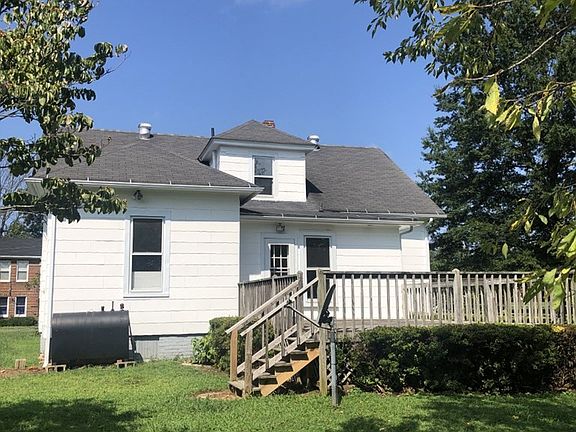4th image of 214 Washington St