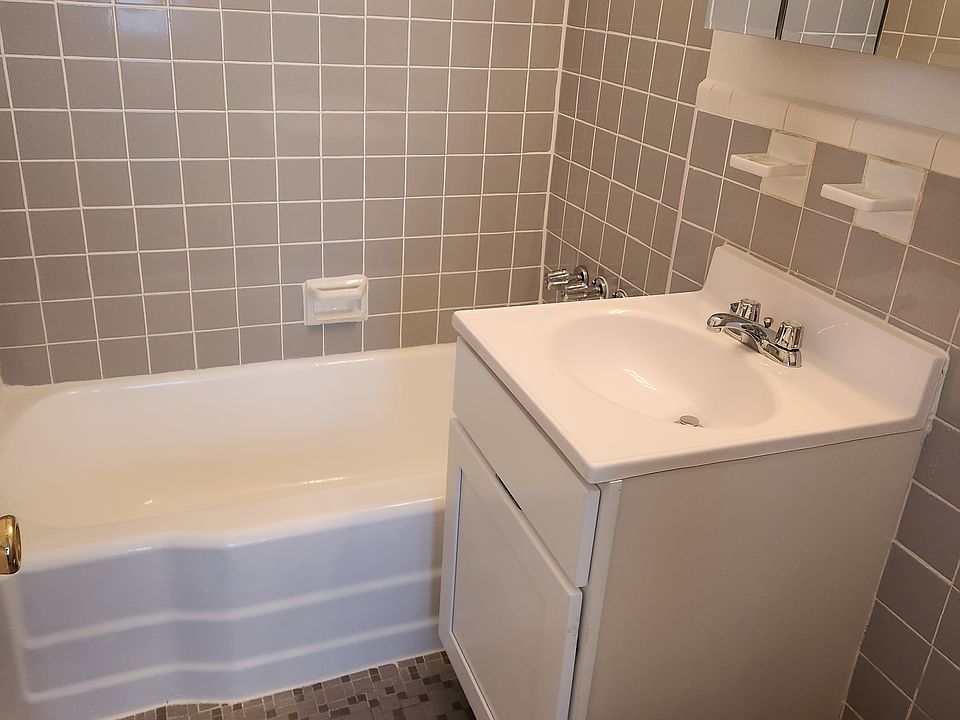 2nd image of 8625 Van Wyck Expy APT 324