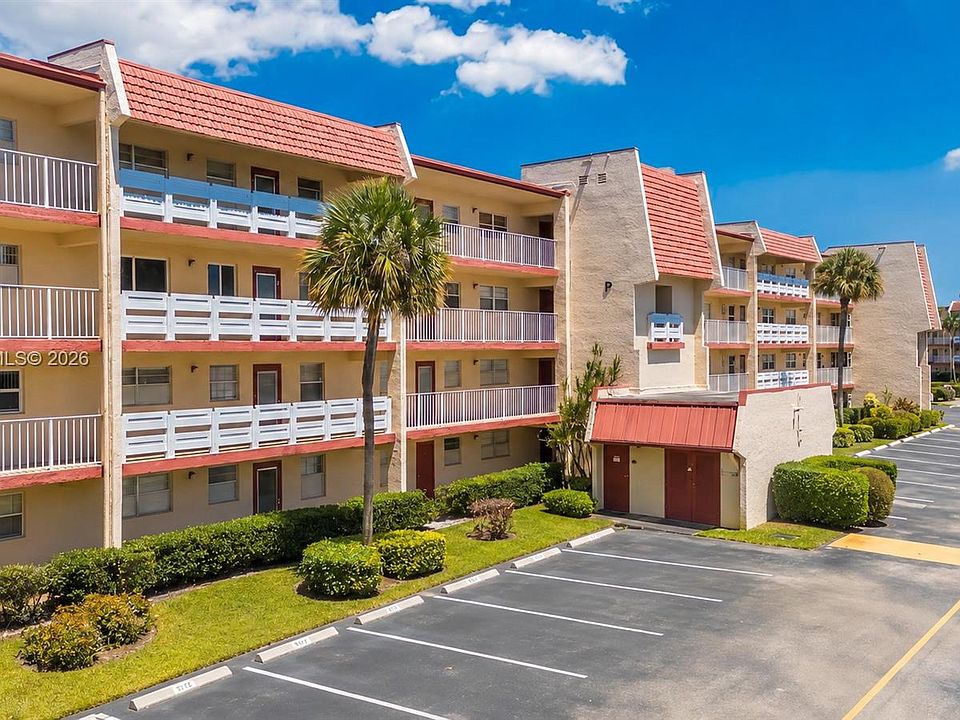 1st image of 1020 Country Club Dr APT 405