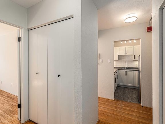 5th image of 950 Rockland Ave #209