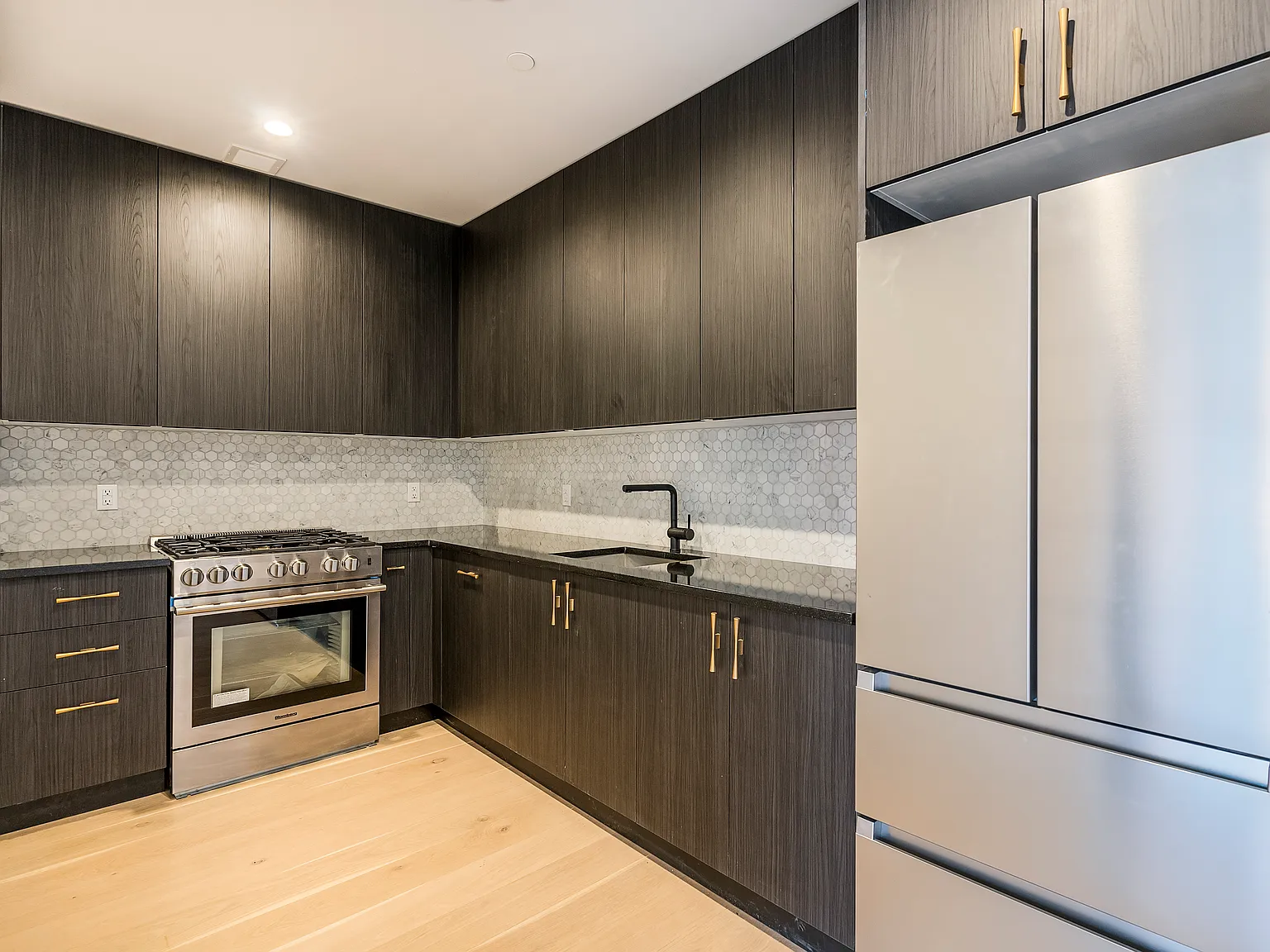 875 4th Avenue — Photo 3