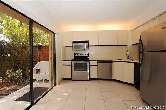 10068 SW 77th Ct — Photo 6
