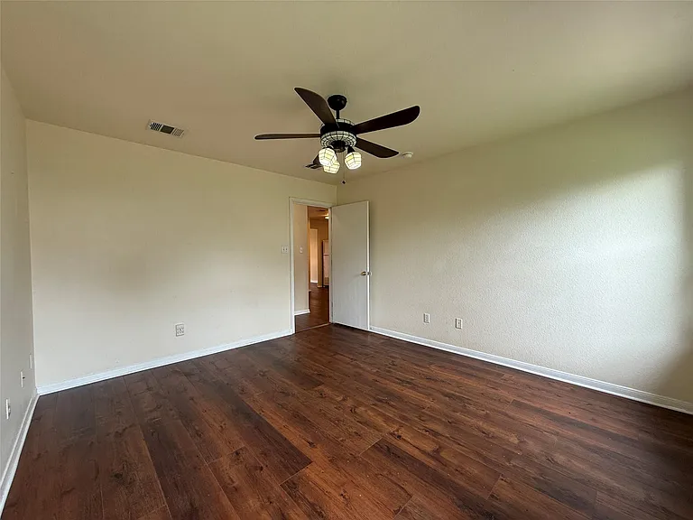 316 Meadow Park Dr — Photo 16