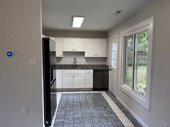 3rd image of 320 Barcelona Ln