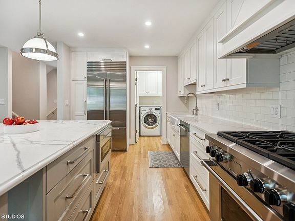 5th image of 55 W Goethe St Unit 1254