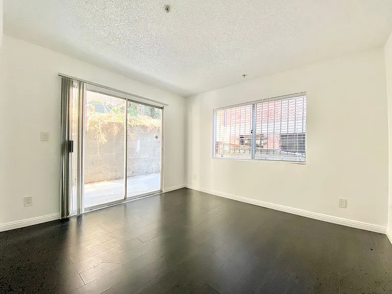 256 S Rampart Blvd — Photo 18
