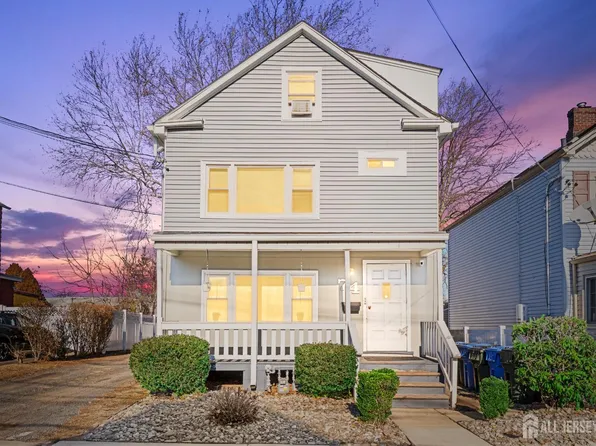 74 Albert St, Woodbridge, NJ 07095