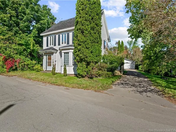 19 Academy St, Hillsborough, NB E4H 2R3