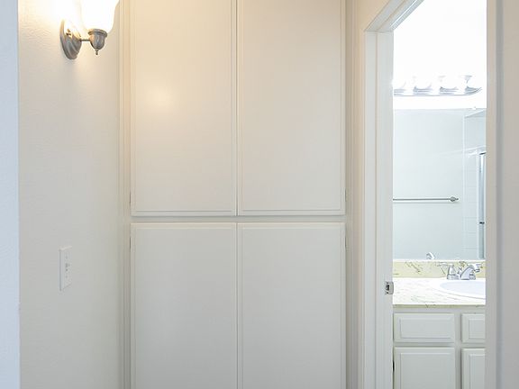 5th image of 4649 Voltaire St APT 6