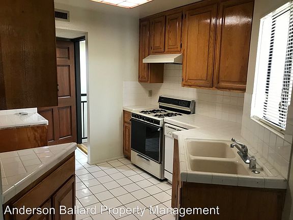 4th image of 1207 N Columbus Ave APT 204
