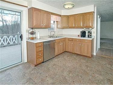 3rd image of 142 Dinwiddie Dr