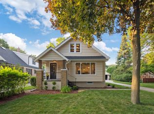 914 E Lancaster Ave, Whitefish Bay, WI 53217