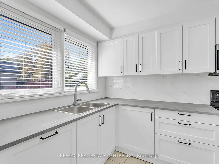 48 Maple Ave S #UPPER — Photo 15