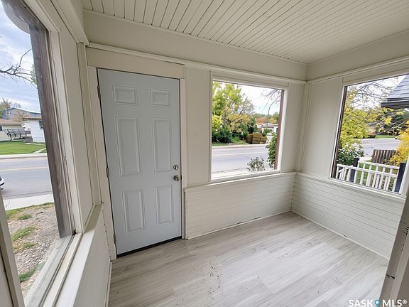 3rd image of 815 Elphinstone Street