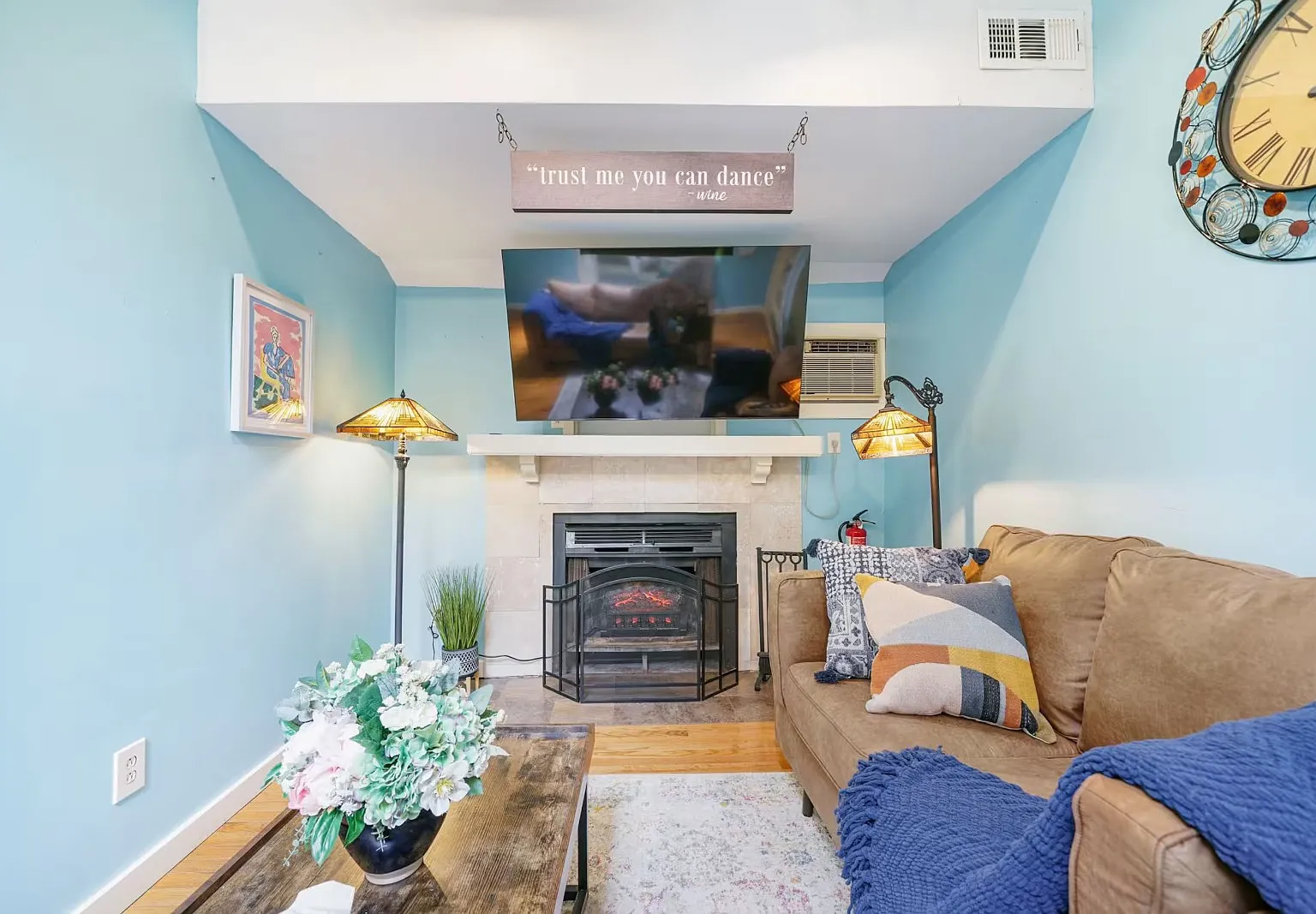 3 bed, 1276 sqft, $3,150 — Photo 2