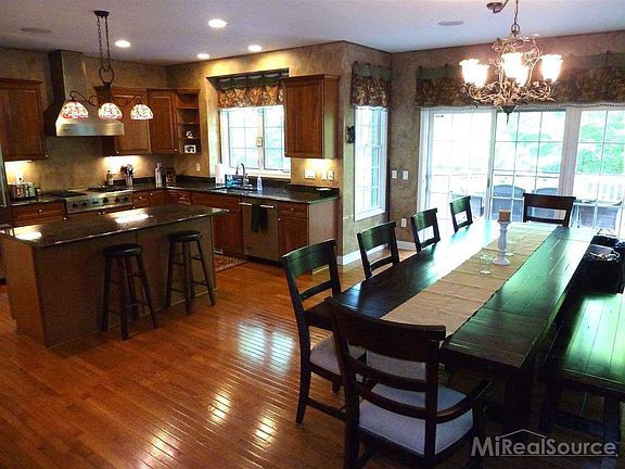4th image of 7075 Chatham Ct