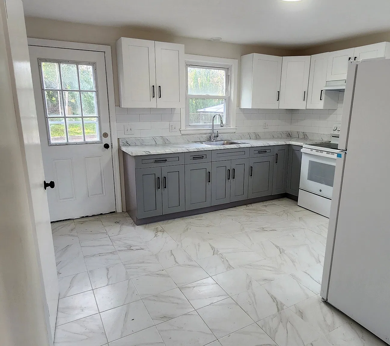 3 bed, 2.5 bath, 2142 sqft, $2,300 — Photo 4