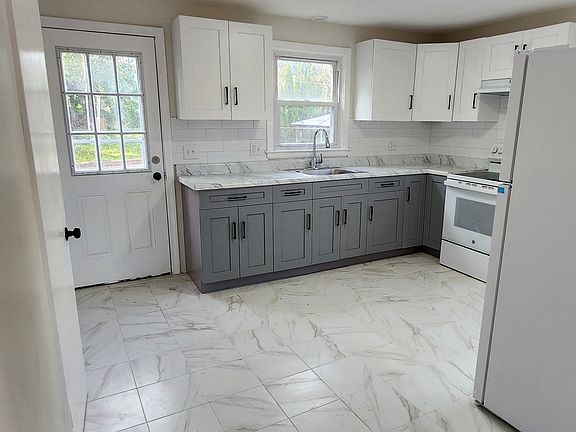 4th image of 14 Lewis Rd