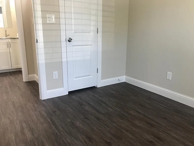902 N Bush Ave — Photo 6