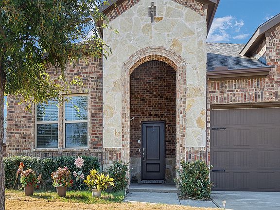 2nd image of 1101 Crepe Myrtle Ln