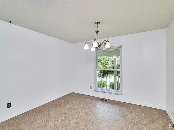 5th image of 11978 Meadow Grove Ct
