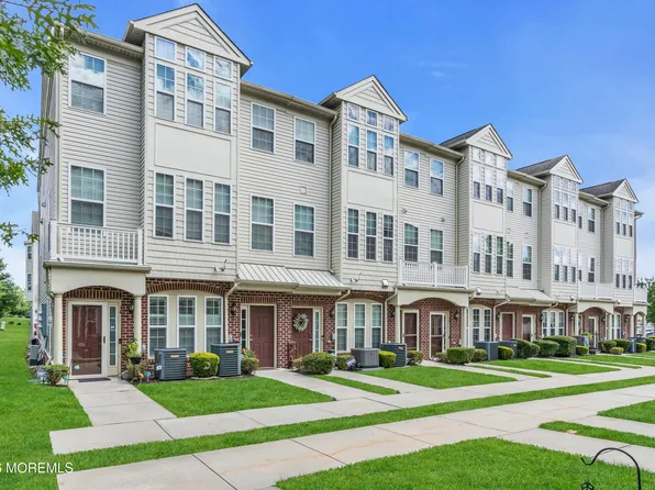 33 Jake Drive, Tinton Falls, NJ 07712