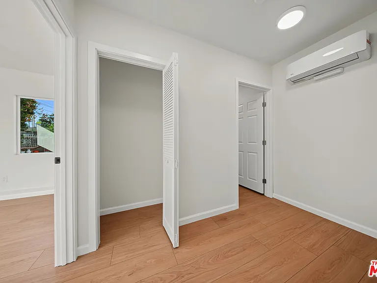 11510 Fenton Ave — Photo 5