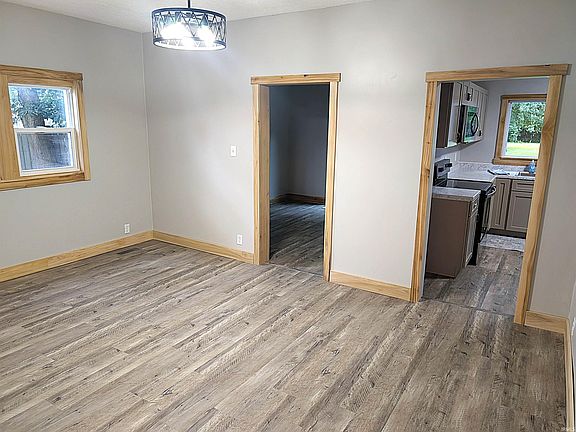 5th image of 305 N Main St