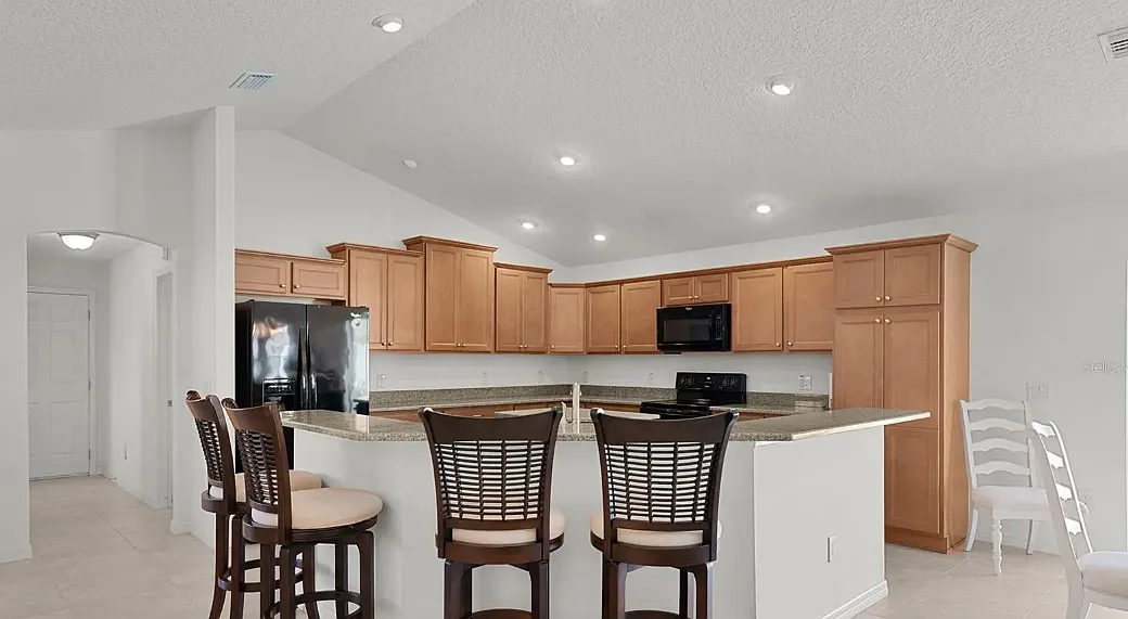 3 bed, 1851 sqft, $3,500 — Photo 4