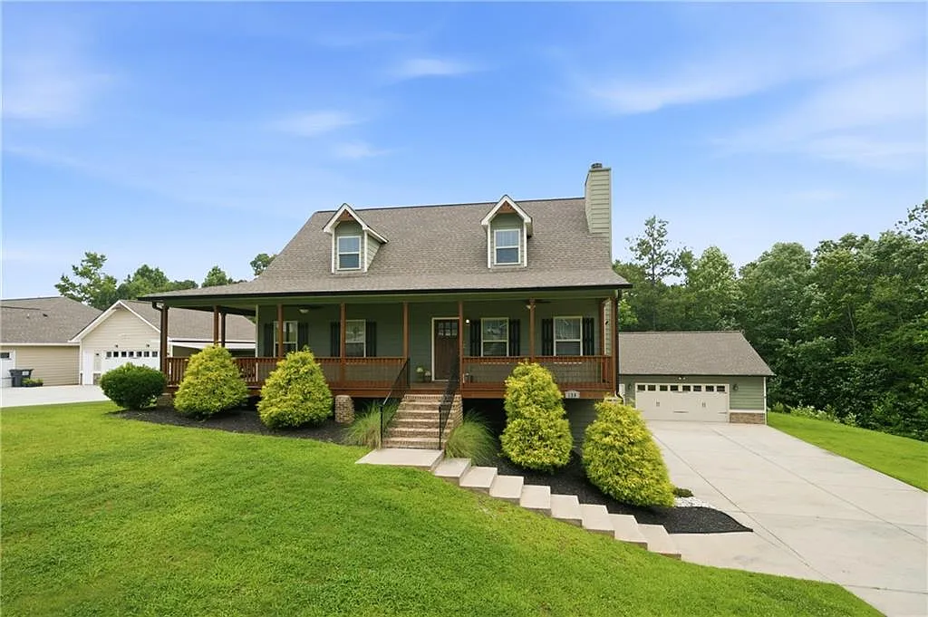 4 bed, 3.5 bath, 2322 sqft, $2,250 — Photo 1