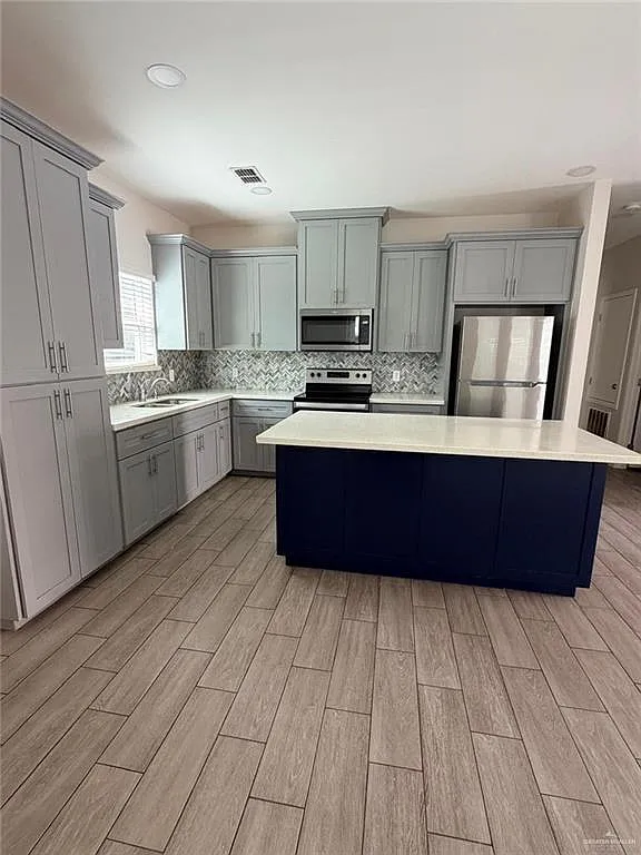 2 bed, 2.0 bath, 8904 sqft, $1,100 — Photo 4