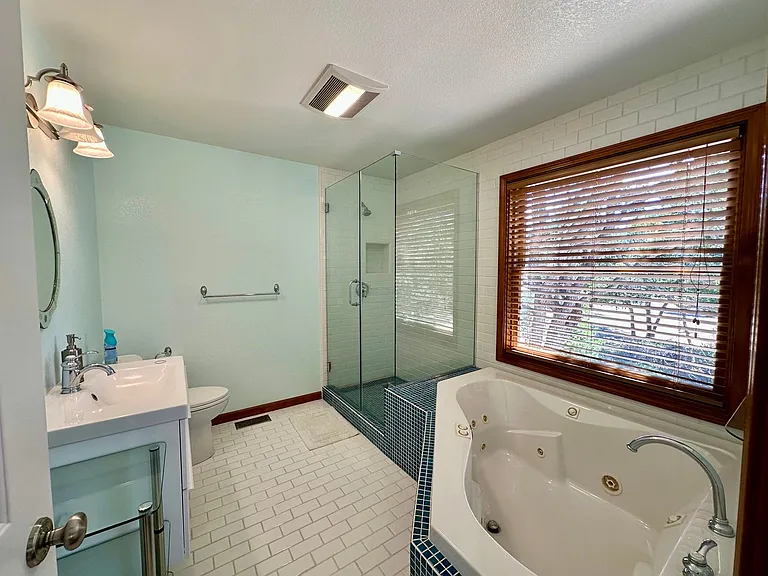 6425 Coopers Hawk Rd — Photo 29
