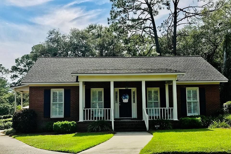 1st image of 1600 Cypress Ln