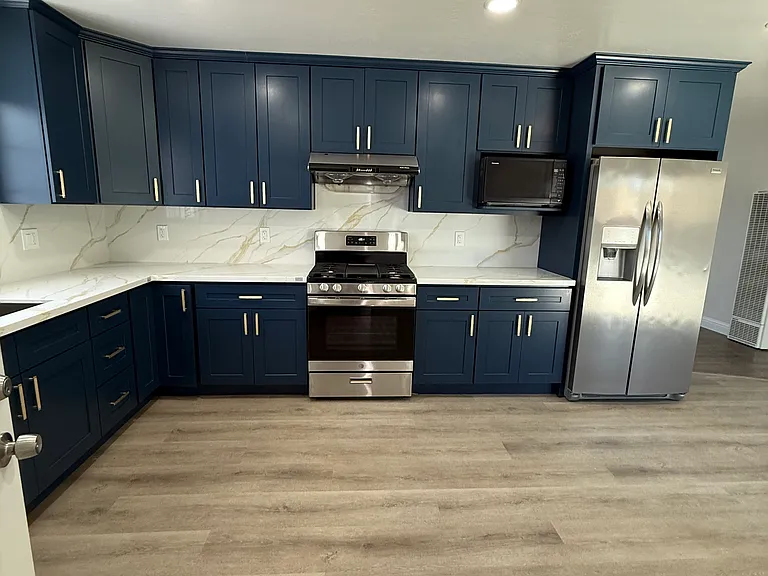 4765 Serra Ave — Photo 11
