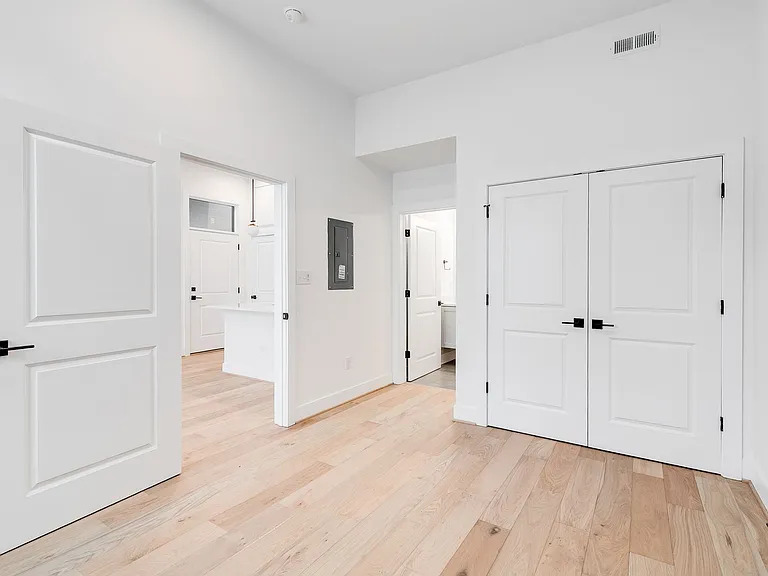 3308 E Marshall St — Photo 13
