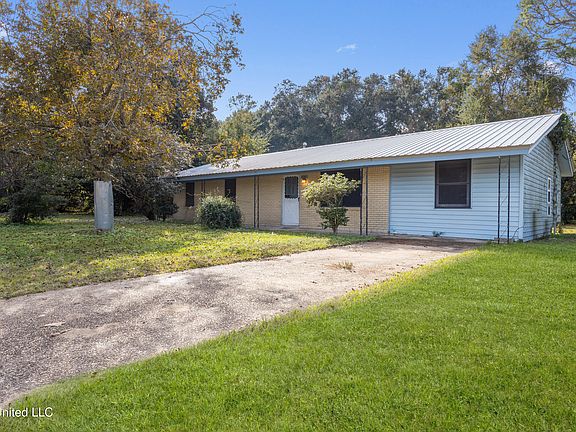 2nd image of 379 Greenwood Dr