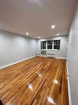 4th image of 2028 E 56th St #3