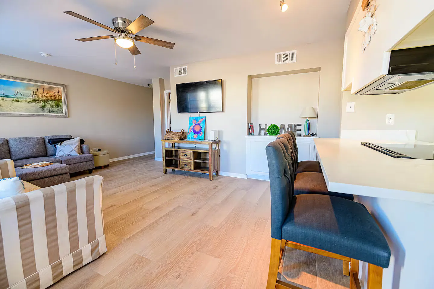 2 bed, 1000 sqft, $1,700 — Photo 2