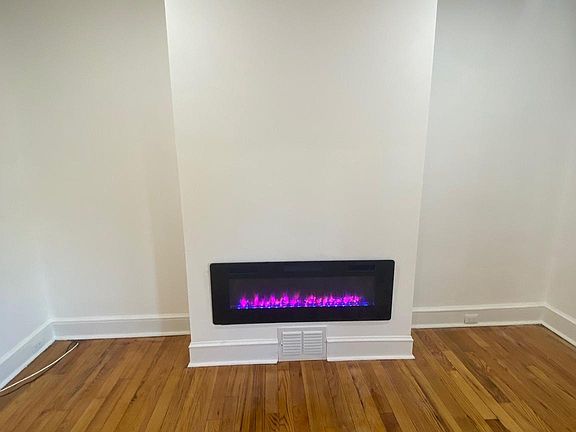 3rd image of 1317 Oak St
