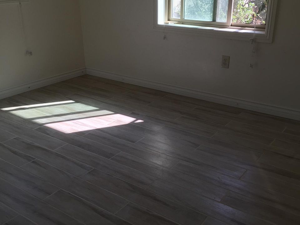 1st image of 1325 Seelert Ln